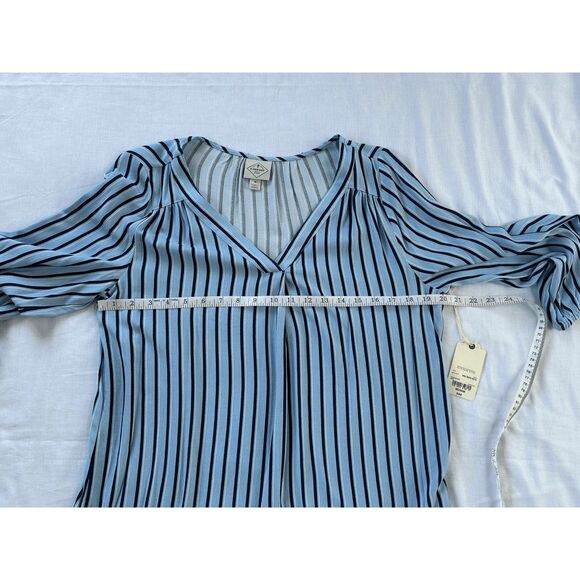 St. John's Bay Long Sleeve V-neck Blue Striped Shirt, Medium, Office, Dressy NWT - Picture 6 of 6